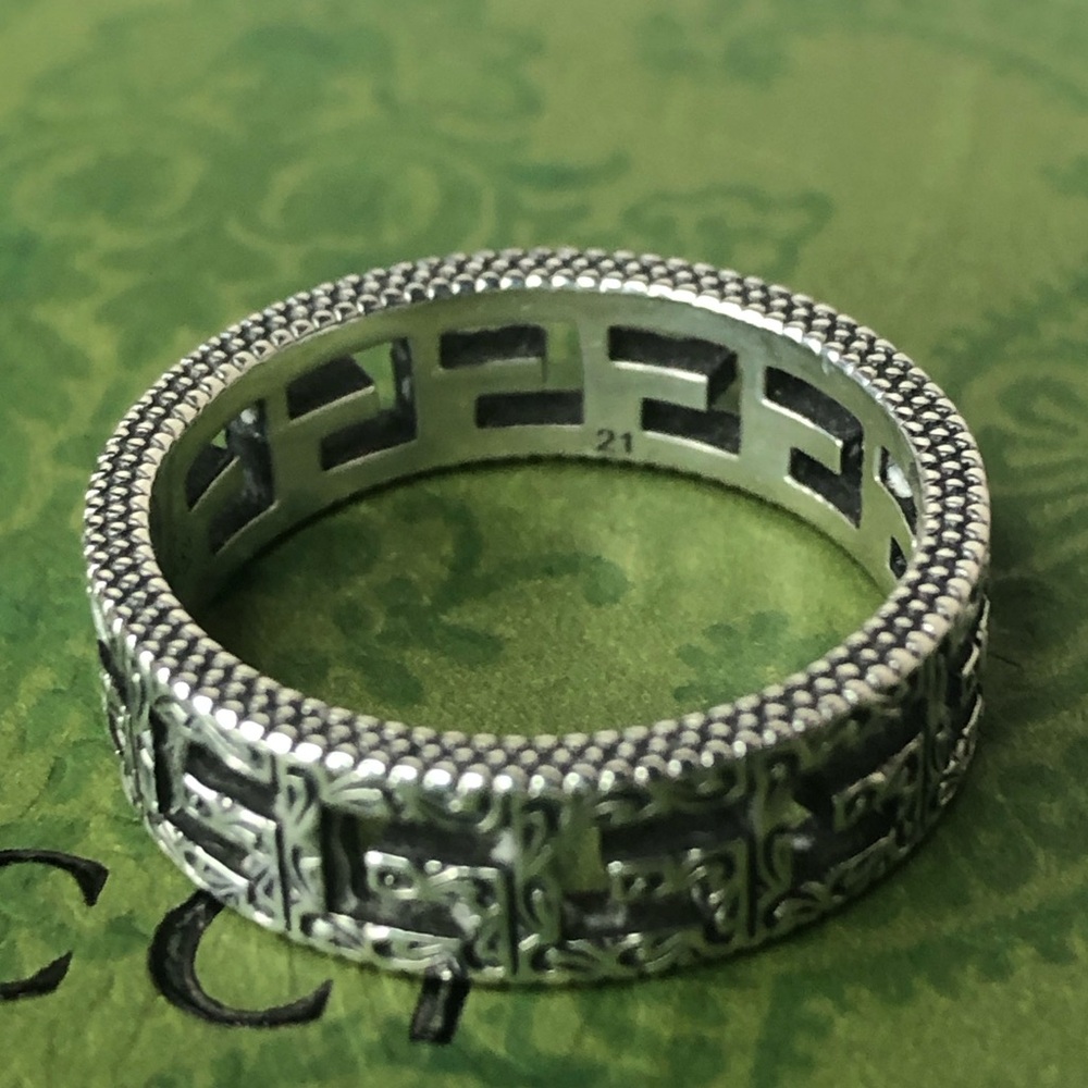 GUCCI GG Cut Out Engraved Sterling Silver Interlinked Ring Size 9.5 US, (21) - Picture 4 of 14